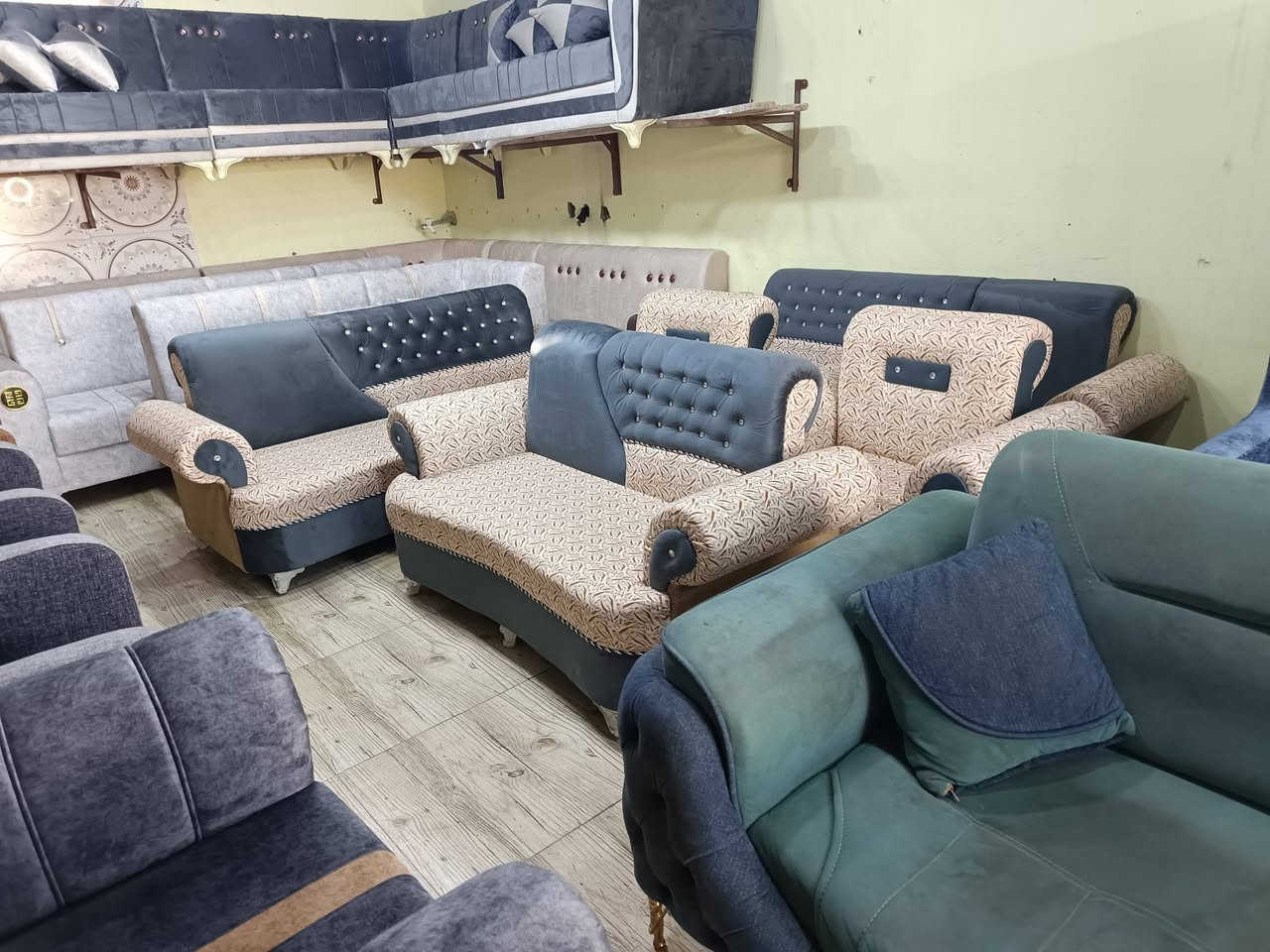 مستخدمات اتخامه عشر مقاعدنضيف حيل للبيع تركي مودرن السعر مناسب حيدر البدري مامتوجد بلفيس واتساب او اتصال العزه الجديده ***********
