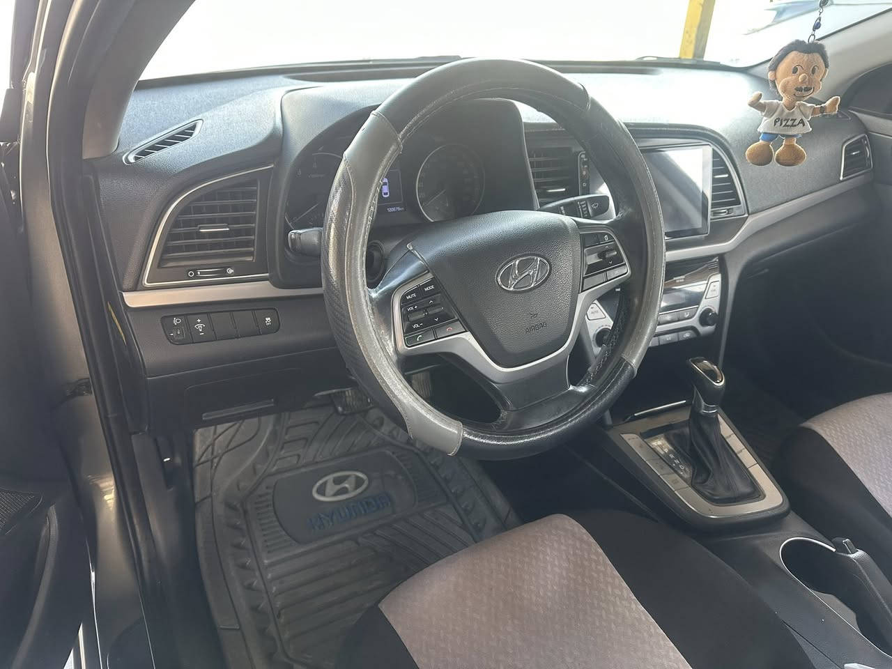 النترا حرة رقم جديد قادسية بأسمي موديل ٢٠١٧ 
مواصفاتها فول عدا الفتحة 
بصمة + بصمة ابواب 
مري شفط 
كشنات جلد تدفئة 
قطعتين تبريد 
شاشة دوار 
شاشه عطلات 
حساسات 
محرك ٢٠٠٠ 
كير اوتو 
تجوات عدد ٥ 
سنوية مجددة لل2035
حادثها بنيد وجاملغ مبدل نفس اللون 
صورة الحادث مرفقة مع المنشور 
سعرها 125 وبيها مجال 
للاستفسار الاتصال بالرقم ***********
