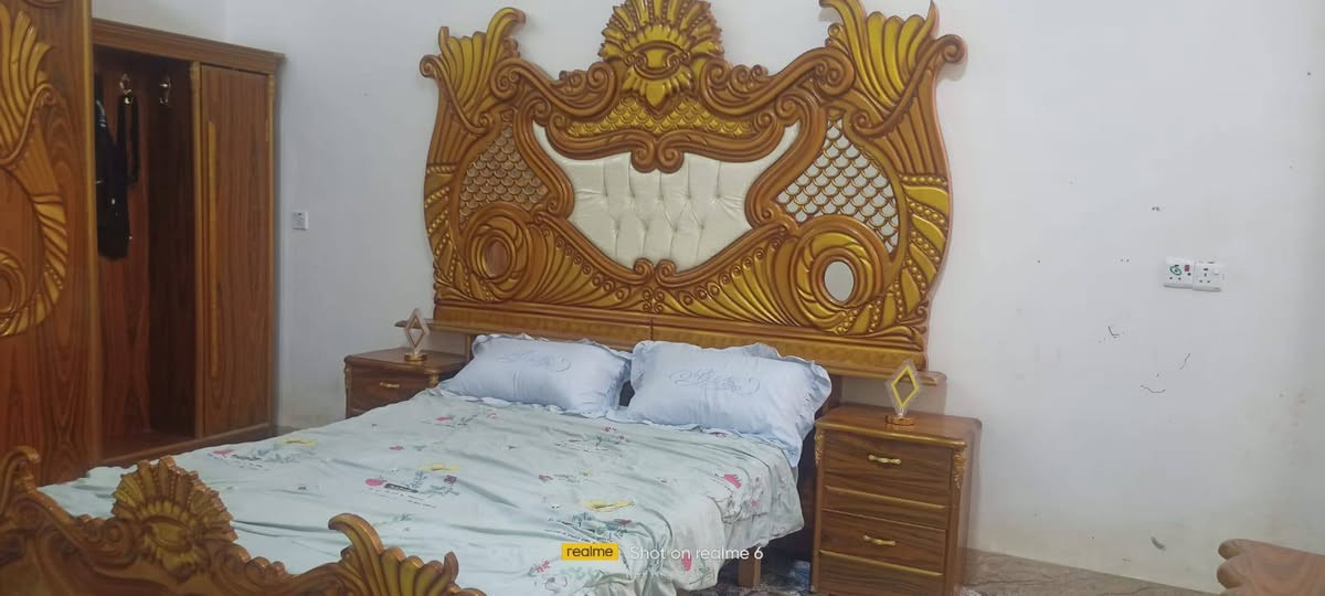 السلام عليكم اخوان توجد غرفه توج خشب ثقيل السعر 650وبيه مجال الاستفسار عن الرقم ***********العنوان الرمانه البوعبيد
