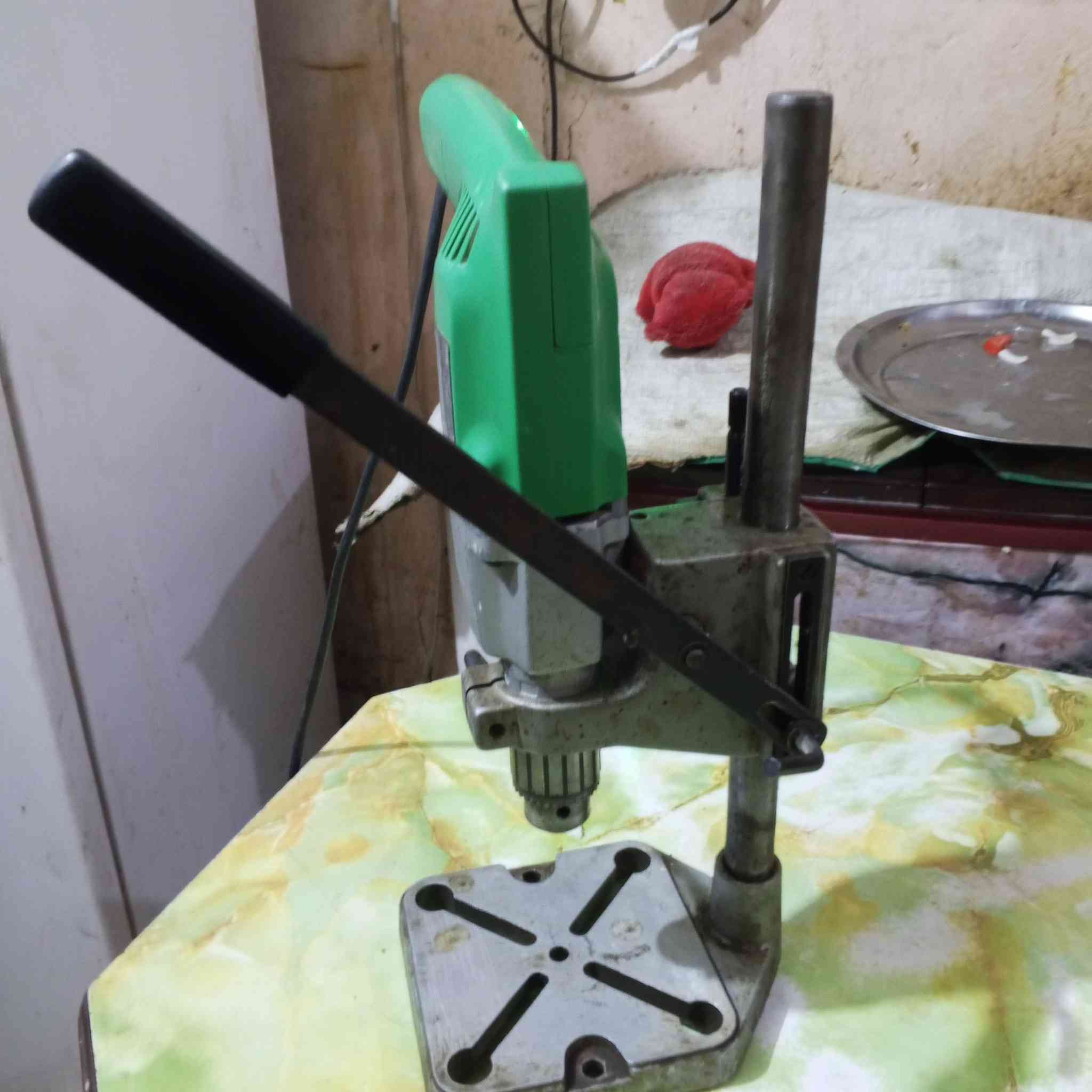 دريل ياباني اصلي ثلاث سرع للبيع مع استان السعر 125 ***********
