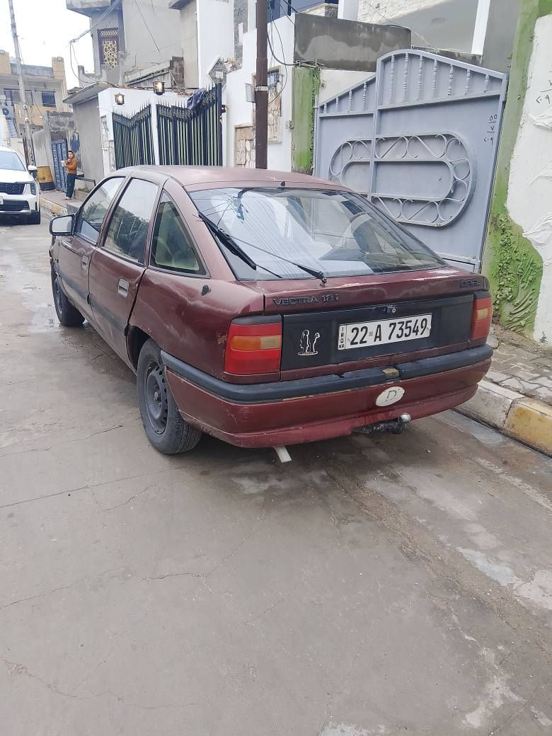 فكترا رقم اربيل. موديل 91     كواد بانزين اسلايت باور كير عادي محرك 18 بيها بدأيت بخار صدر تايرات شرط تحويل سيارة بدون طخه شراي يتصل *********** سعر 33 بيه مجال كركوك, العراق
