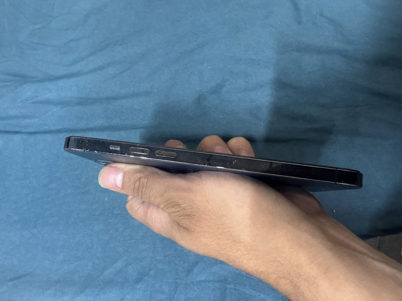 ايفون 12برو ماكس ذاكره 128 بطاريه 100 مبدله جهاز نضافتو زينه مبدل شاشه وبطاريه وكامره x5بيها شويا وصخ للبيع لون نيلي تك سيم للتفاصيل اتصال *********** جهاز اصلي نموذج MAA فيس ايدي شغال

