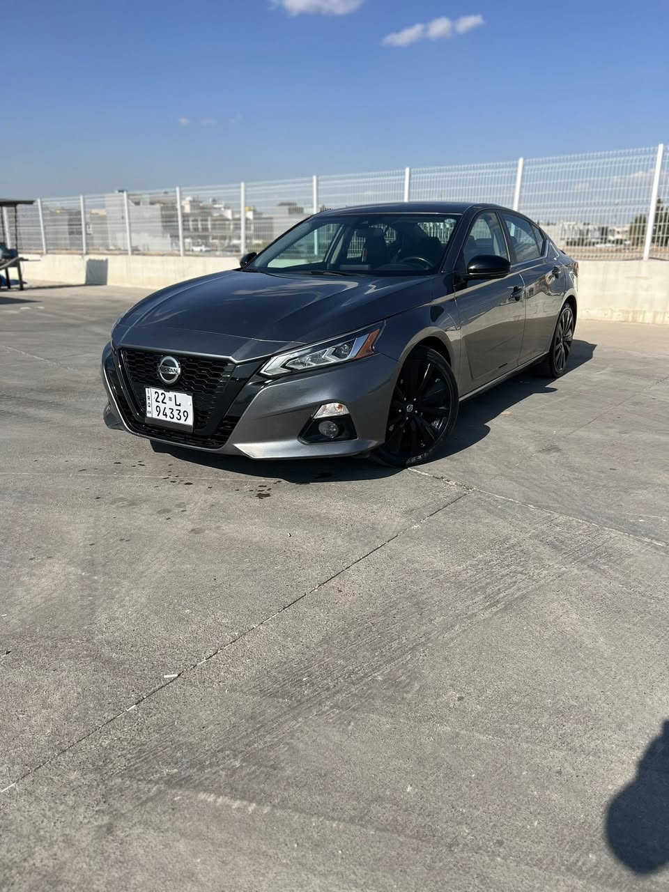 نيسان التيما 2022 sr midnight  فول موصفات كشن هيتر جلد ومخمل شيفت بل سترين سلايد ويل اسود بلادي 
بيها جاملغ خلفي مثل مموضح بل صورة صندوق مبدل بلادي بجم كبس بدون اي ايربالك كلهم شرط حجر كزوز شرط بلادي 
سيارة مكانها اربيل واتساب *********** سعر سيارة 168 ورقة بي مجال لليشتري
