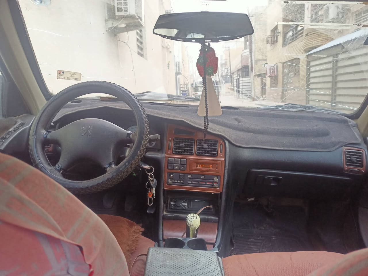 السلام عليكم من رخصه الادمن المحترم بيجو بارس موديل 2011 بأسمي مصفره غرامات هيئة 15 الف فقط محرك كير تبريد كهربائيات كله شغاله بيه جاملغ خلفي مصلح والباقي بلاد بجم كبس بلاد كلج جديد سعره 26 سعر نهائي و اذا اكو مراوس سايبا نظيفه 12 كون كامله تفاصيل *********** بي واتساب و رصيد مكاني بغداد الجديدة شارع المسبح
