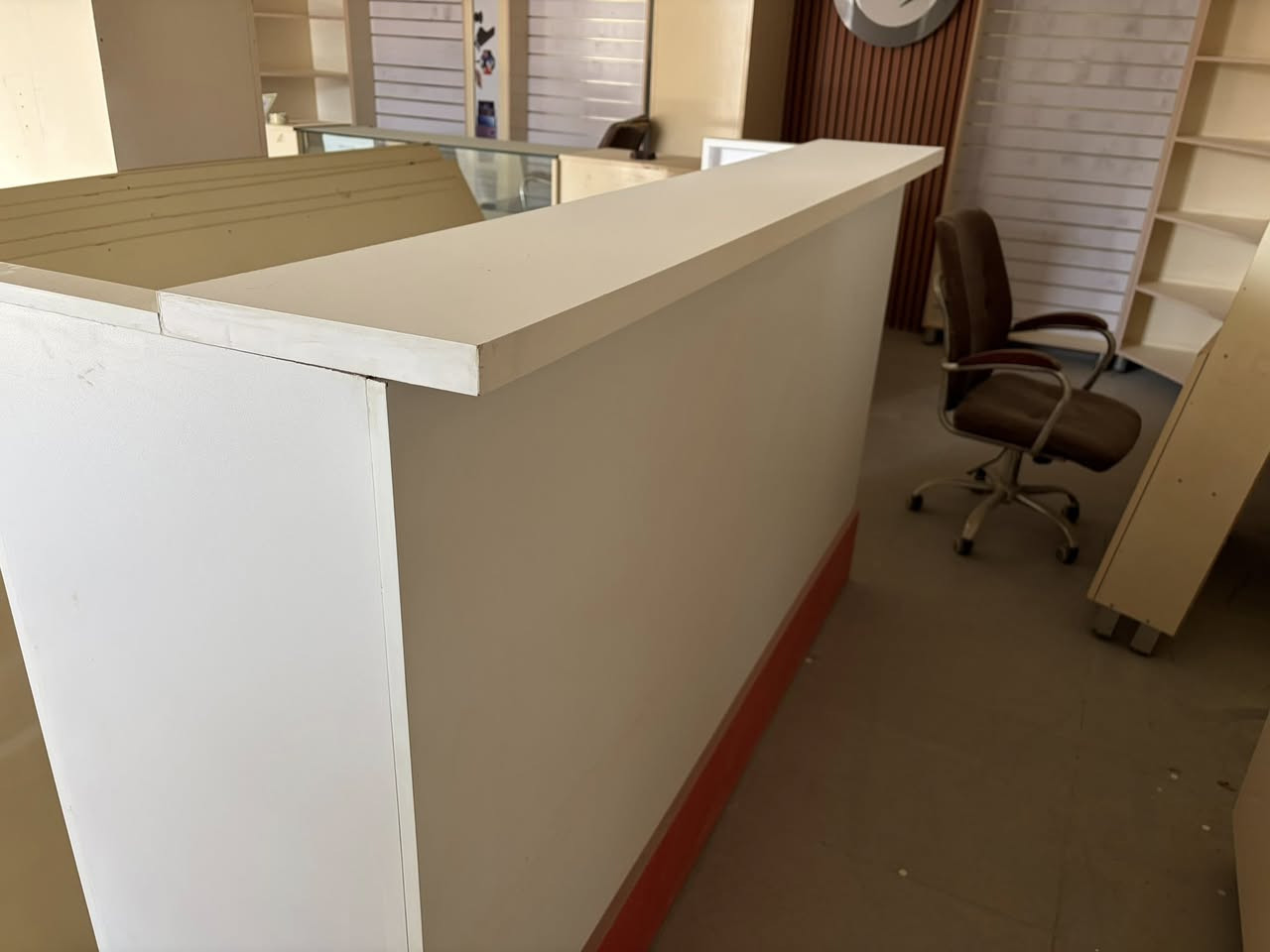 بيع اثاث شركة تصلح لمحلات الموبايل في الديوانية 
للاستفسار ***********
