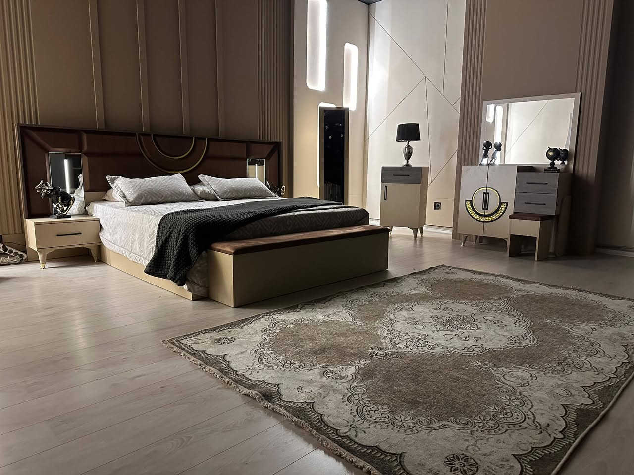 11قطع
للحجز و الاستفسار واتساب ***********
