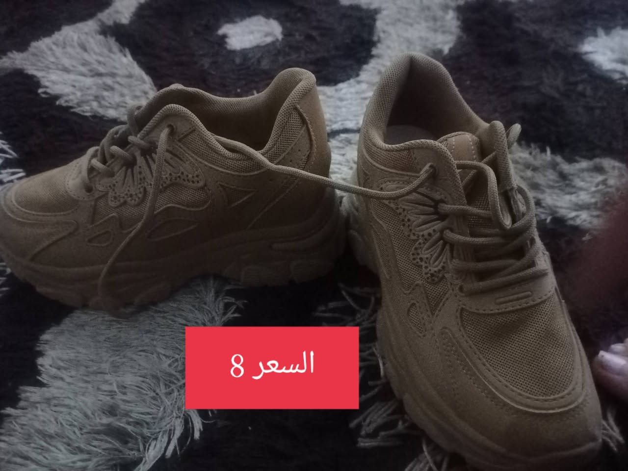 بيع مستعجل السعر عل صوره الاحذيه قليل جدآ مستخدمه ولفستان الاحمر ملبوس مره وحده وعندي باقة ورد حمره 20 ورده باقه جاهزه ب 10الاف للتوصل واتساب ***********
