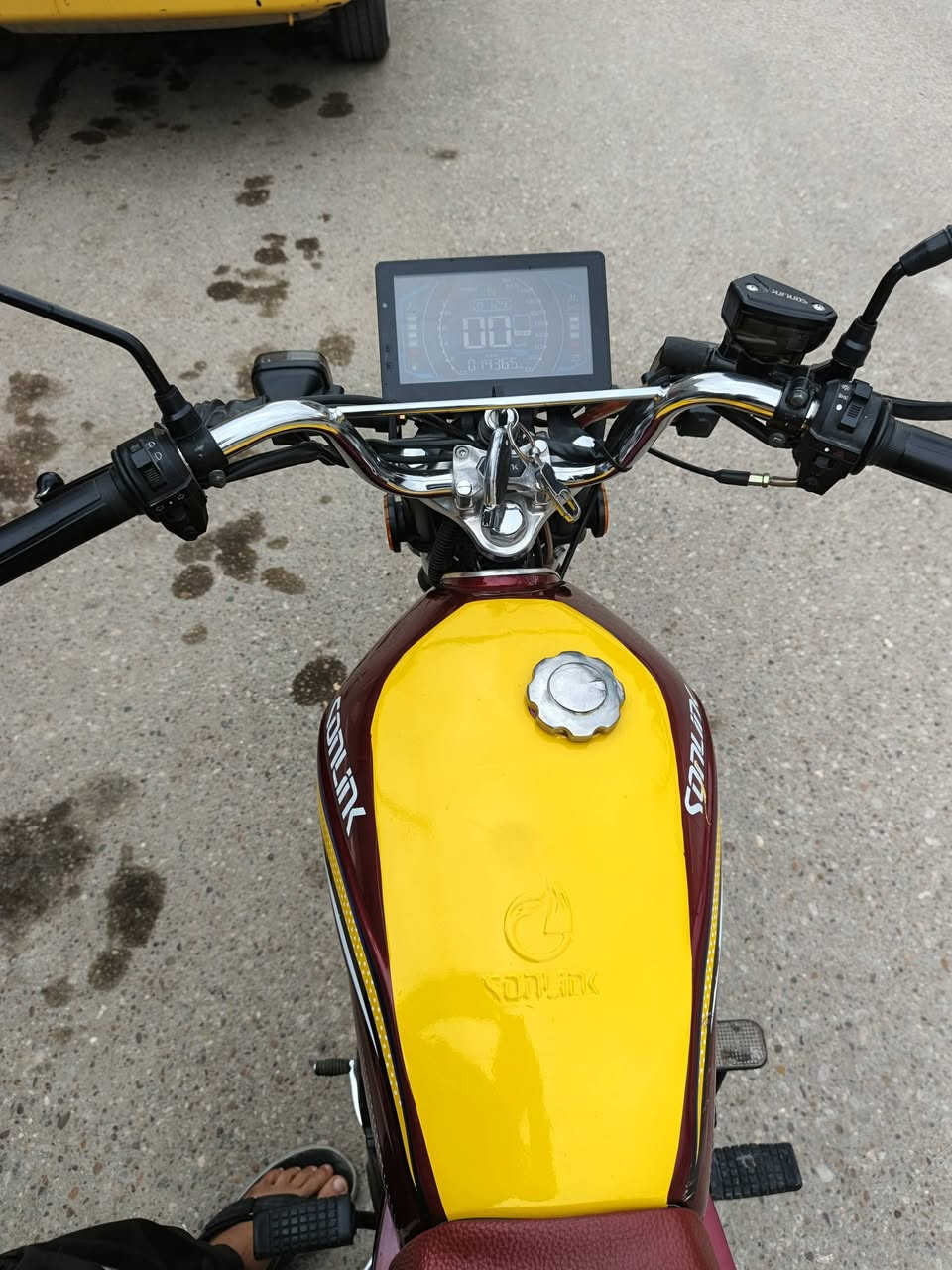 دراجه سولنك محرك 200cc موديل 24 جاهزة من كلشي 
نظيفه مال جناي محرك كير كفاله شلعه معدل فوول نعومه اوراق منفيس تشغيل عن بعد سويجات 2+بصمات 2؟ العنوان فلوجه... السعر 900... ***********
