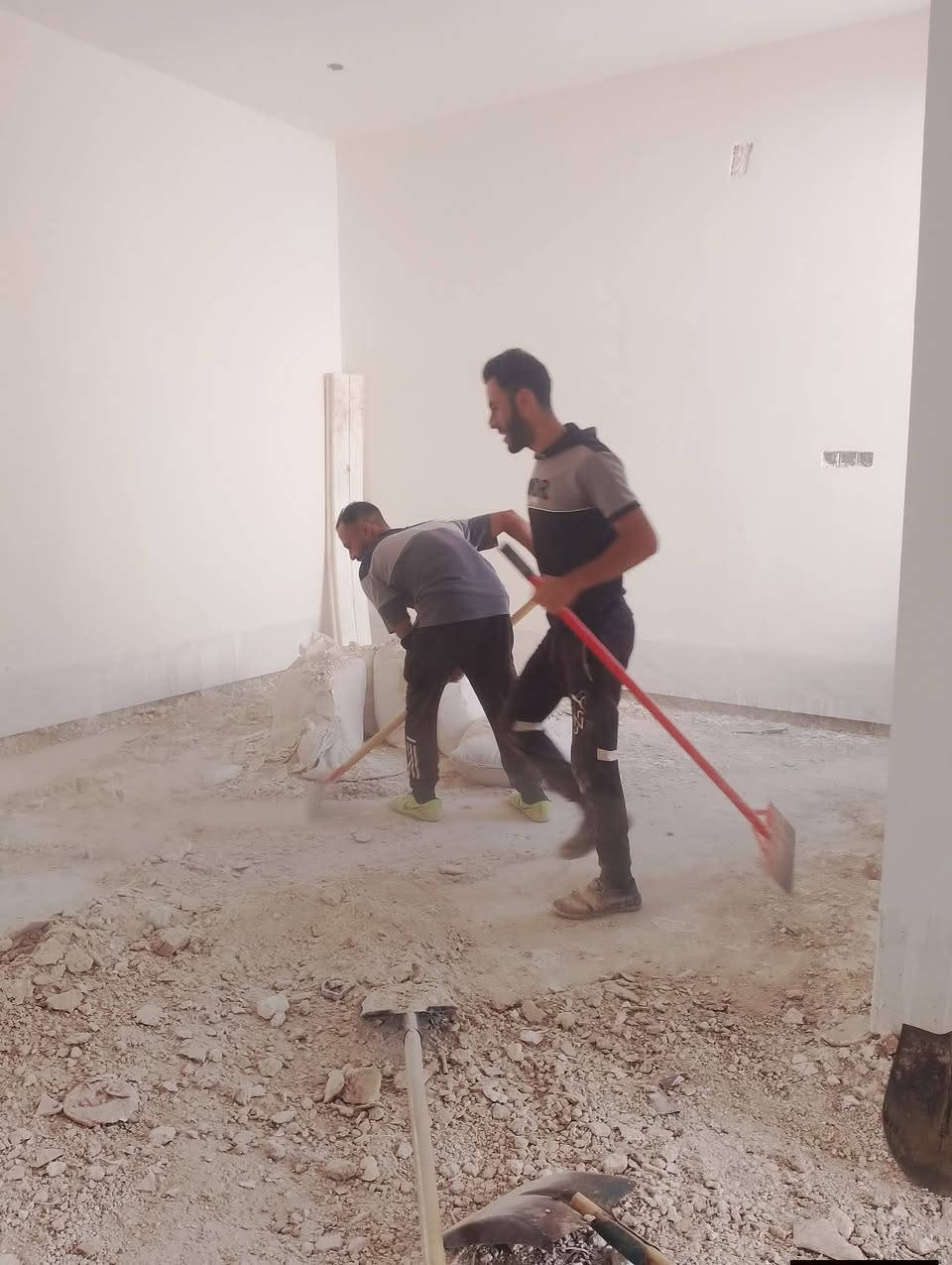 سلام عليكم  /  يوجد كادر عمل جاهز /  تصعيد مواد /  تنضيف بيوت /  تفليش /  تكشيط /  دفن نهري /  شقلنه ليل ونهار /  ومعداتنه جاهزه  ومالك دخل بكلشي تأخذ شقل جاهز مني سلمني شقل وتأخذ شقل جاهز / ماعليك بس تصال على رقم /// ***********
