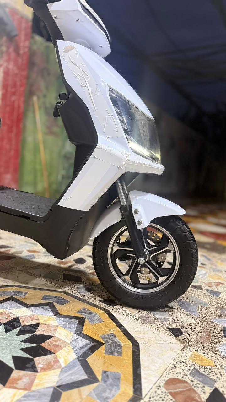 سلام
دراجه شحن للبيع 
المواصفات : زينون +بلوجكتر +بك لايك وأشاير يمنه يسره 
أماكن خزن صندوق خلفي +تحت الكشن مكان تخزين+ تحت السكان موجود جيب للتخزين 
مكان الدراجه ديالى شهربان 📍
الدراجه استخدام شهر بعدها جديده كلش 
السعر اتصل ع هذا الرقم ***********
