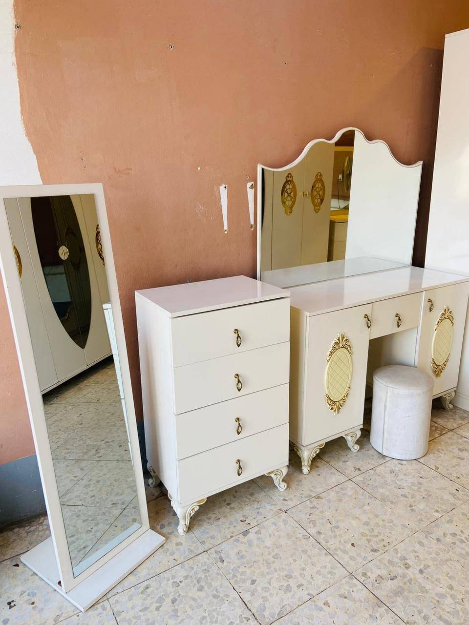معرض الاخوين غرفه نوم ابواب ٩ قطع كلش نظيف مستخدم شي قليل بل شرط 💯سعرها 525 الف
مع شد وتوصيل داخل الموصل  جاهز اي استفسار عل واتساب ***********📞***********
