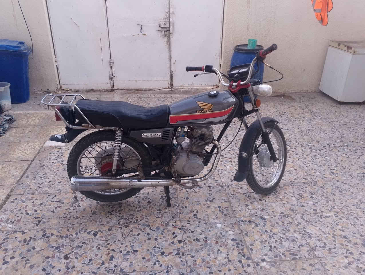 سلام عليكم دراجه لبيع شاصي26سكنر المكان المجر الكبير السعر: 550وبيه مجال***********
