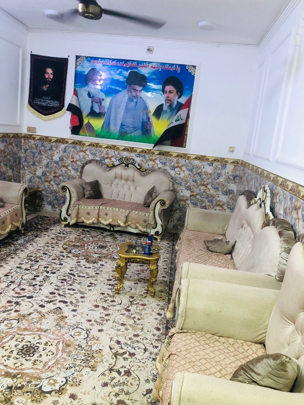 بيت للبيع مساحه 200 متر الطابق الاول يحتوي على (استقبال ،مطبخ +مطبخ حراري، غرف نوم عدد 2 ، صاله وحمامات داخليه وخارجيه ،مخزن+محل)
الطابق الثاني يحتوي على 
(غرف نوم عدد 4 ،صاله،حمام ، بلكونه جميله)
مكان المنزل ميسان حي الامام صادق للستفسار اتصل على هذا رقم*********** متواجد خط + واتساب