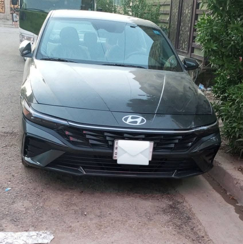 يالله.مكلف بالنشر 
الإنترا للبيع موديل2024
ايرباكات مكفولات ماعده البرده
فتحه سقف بصمه 
تشغيل عند البعد
تحديد مسار
رادار جانبي
رادار امامي 
رادار خلفي
اوتو هولد
حساس اطارات
مانع نزلاق 
توقف ذاتي
القيادة ذاتية 
كامرة 360
ترحيب عند الاقتراب
شاشة دجتل متصله
تحكم ستيرن 
دشبول متغير الوان  
ماشية  12000
محرك 2000 دوش

مكاني بغداد.حي اور 
شراي يتصل
***********
