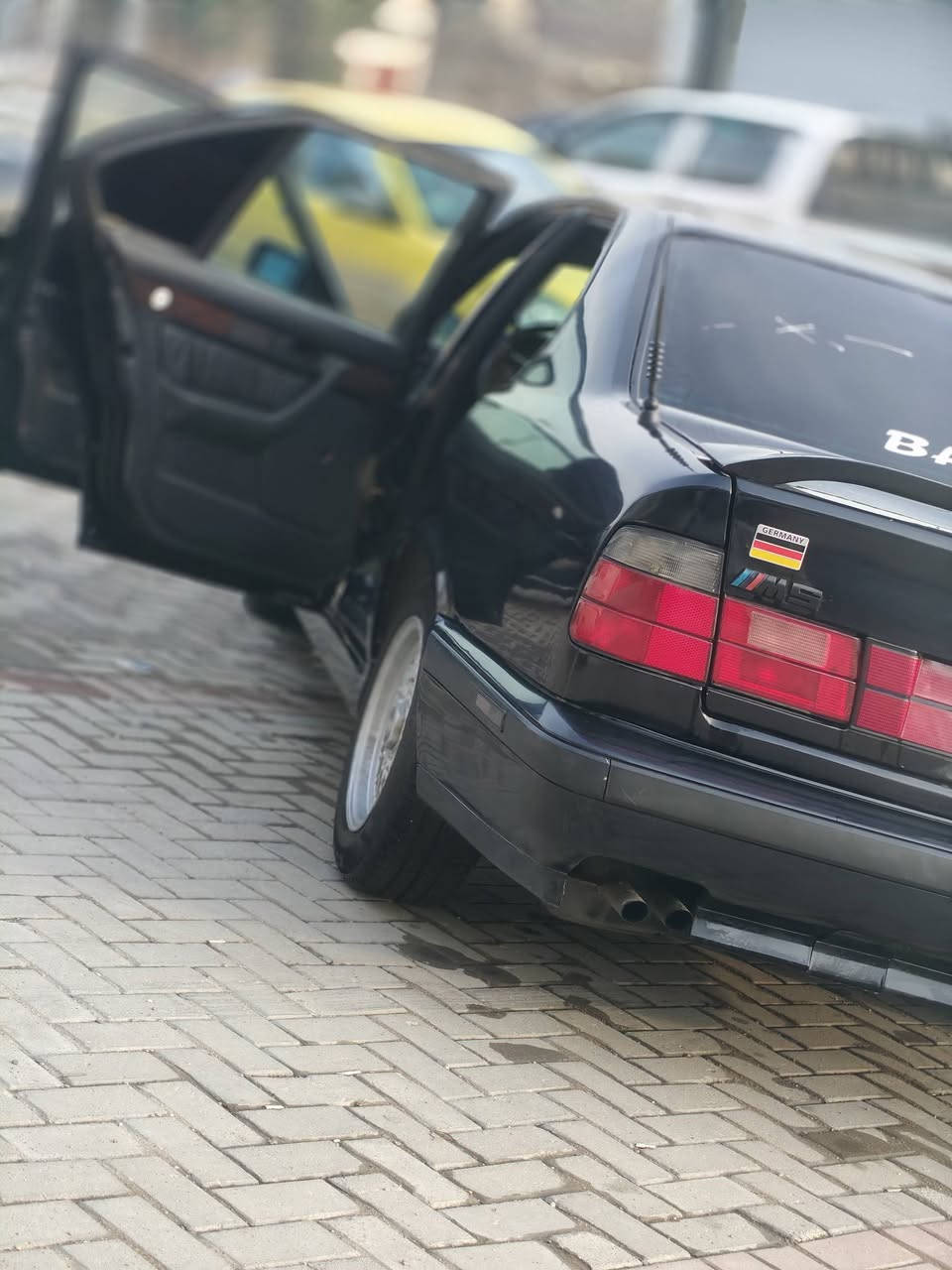 بيئم موديل 91 فول توماتيك 525 محرك كير طخم كلو جديد السيارا فول نظافة صبغ عام بدون معجون مبدل جاملغات الخلفية سيارا ماناقصها برغي كابون بانزين بيها
تبريد نقص غاز فقط  وكالة من الوكيل تحويل من الشرعي شرط هزة بعد ماساقطة رقم نينوى الماني  مكاني موصل حي الوحدة السعر 57او بيها مجال للشراي خاص ماارد اي استفسار اتصل عل رقم *********** 
***********
