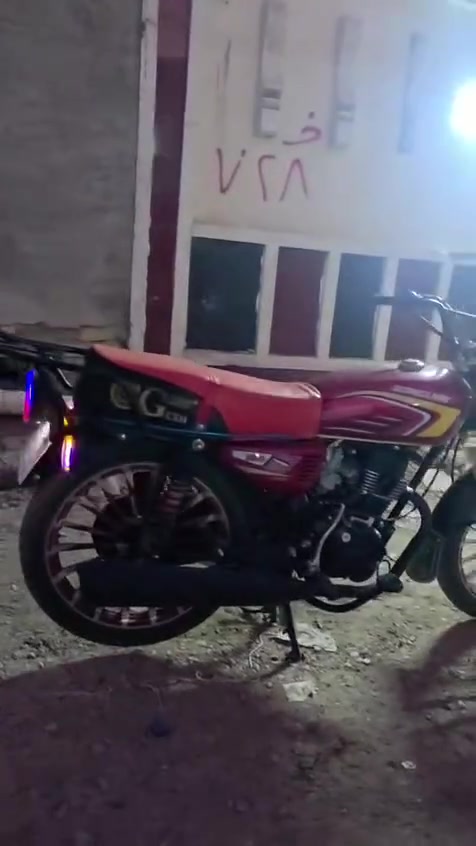 سلام عليكم دراجه للبيع
محرك ٢٠٠ ضاغطه زنجيل بعدهه جديده اخت زيرو تبديل دهن مره وحده دراجه كفاله مكان حي اور سبع قصور رقم ***********
