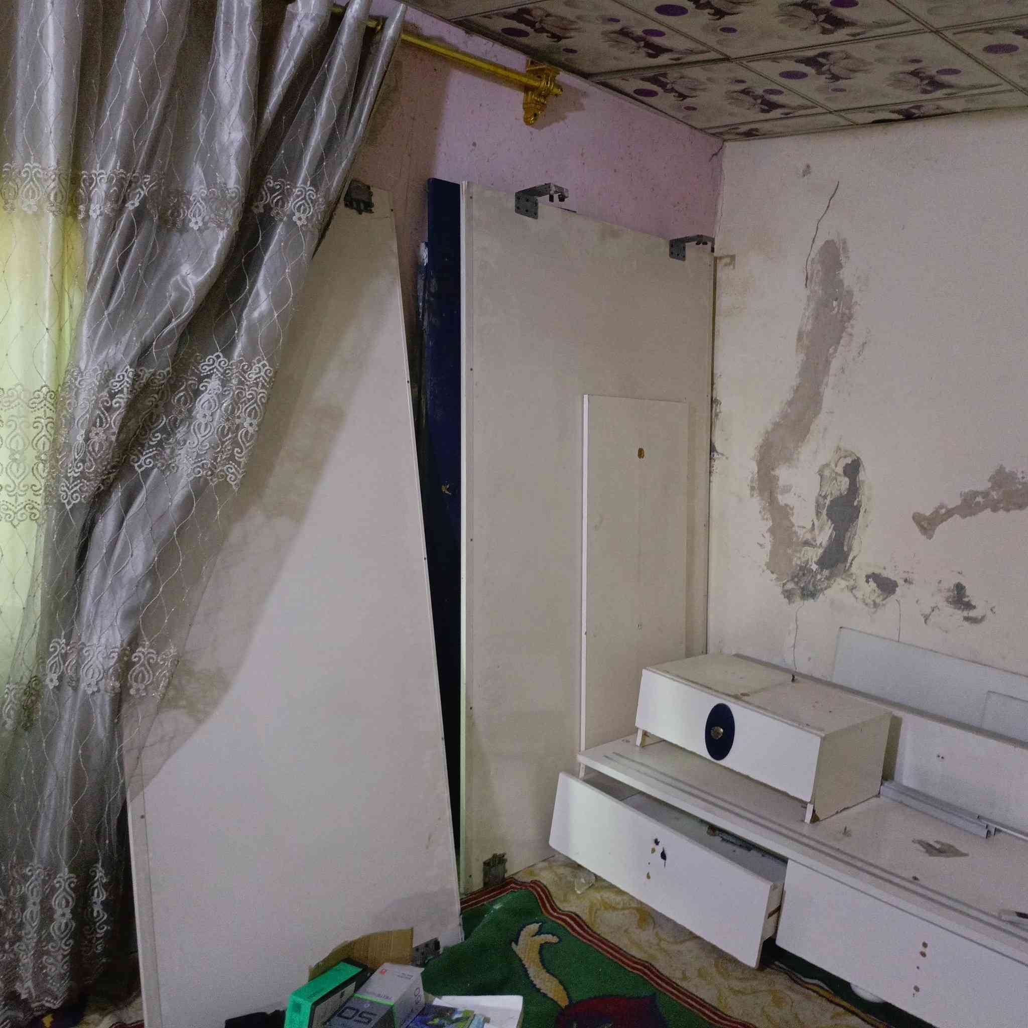 السلام عليكم غرفة تركية نظيفة عدى الچرباية مكسورة السعر 400 الف وبيها مجال المكان بغداد الشعلة 
للتواصل ***********
