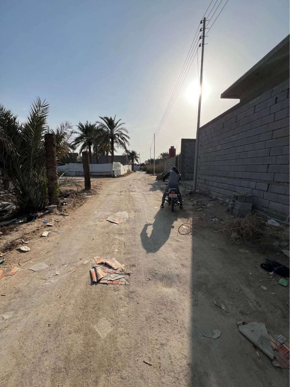 تمام، هذا كليشيه مرتب وجذاب لبيت 300 متر هيكل 👇

🎬 أول 3 ثواني (جذب):
🔥 “فرصة استثمارية نادرة… بيت 300 متر هيكل بسعر مغري!”

📢 نص الإعلان:
بيت للبيع 🔑
مساحة 300 متر (هيكل)
موقع مميز جداً في البصرة – شط العرب – الجزيرة 📍

💎 فرصة ذهبية تكمله على ذوقك
💎 موقع قوي وقريب من الشارع والخدمات
💎 مناسب للسكن أو الاستثمار

🏗️ هيكل متين وجاهز للإكمال حسب رغبتك
✨ تقدر تصممه بالشكل اللي يعجبك 100%

📞 رقم التواصل:
0772 714 5535
0772 714 5535
0772 714 5535

🔥 لا تضيع الفرصة… هيكل اليوم، بيت أحلامك باچر!

إذا تريد، أكتب لك نسخة أقصر للتيك توك (10 ثواني) تخلي الفيديو ينفجر مشاهدات 🔥 شط العرب, البصرة
