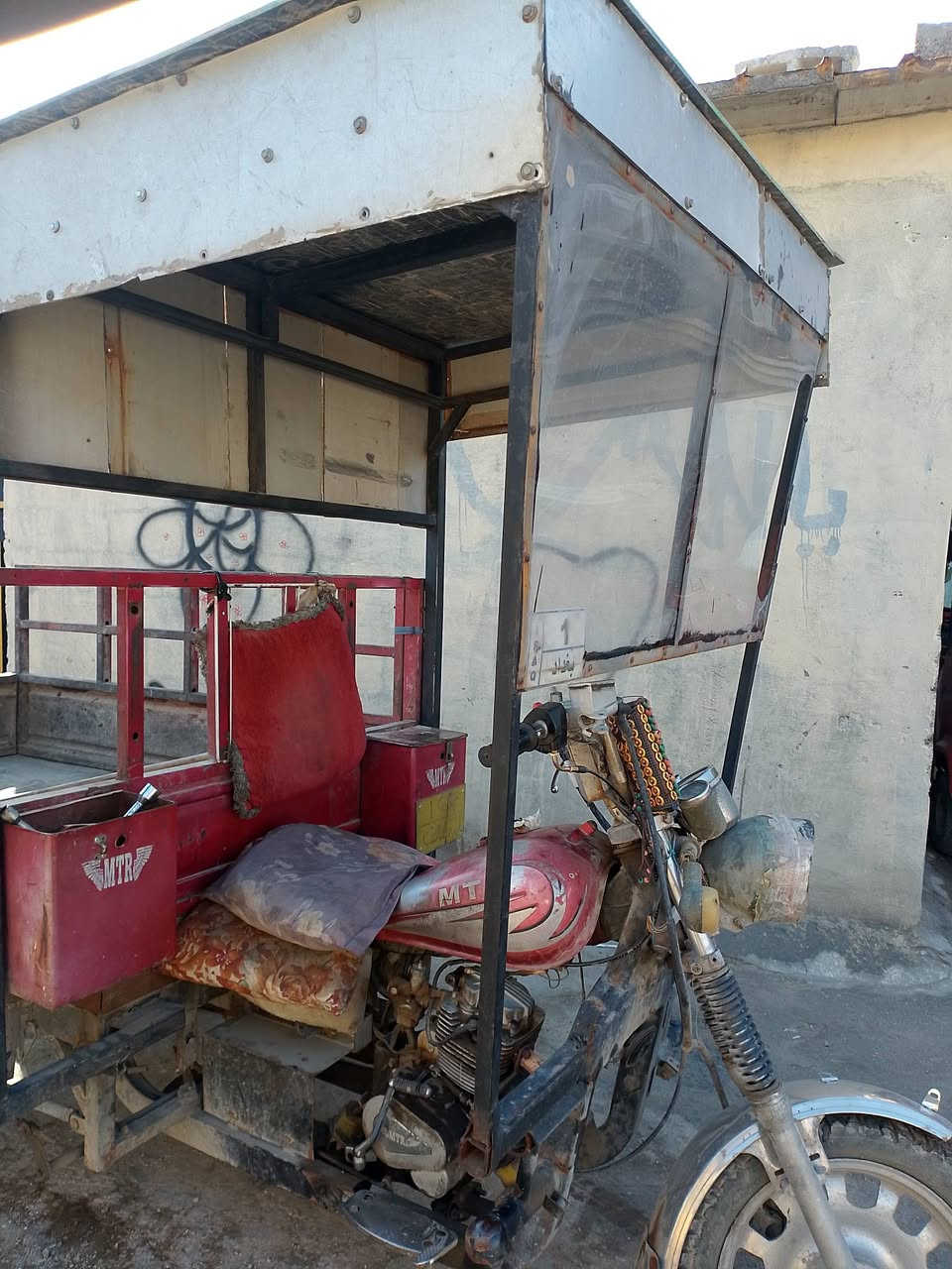 السلام عليكم ستوته للبيع موديل 2014 مليون وربع وبيها مجال اوراق اصولي  المكان بغداد البياع تقاطع درويش رقم الهاتف ***********
