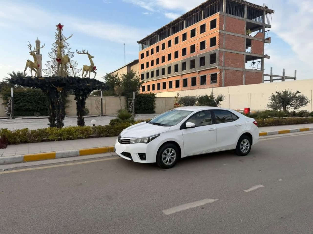 كورلا 2015 خليجي شركة عامة
ماشية122 الف كيلو 
سياره كلش نضيفة 
جاهزه من كل النواحي مابيها نقص كلشي 
شاشة
كامره 
تحكم ستيرن 
مكينة 1600
بروحكترات 
لايت زنون  

***********
مكان السياره السيدية
