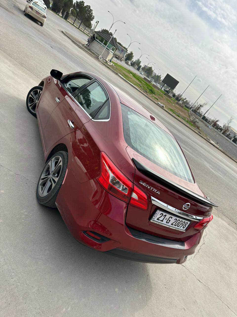 السلام عليكم 
نيسان سنترا 2017 كندي محرك 18 
مواصفات SV 
بصمه ودخول ذكي
شاشه وكامره دواره بلوتوث وحاكيه
تحكمات ستيرن ومثبت سرعه
شاشه وسطيه جبيره 
ويل كروم 17 ويدات نيكل بلادي 
وبعد بيها هواي مواصفات

السياره بدون صبغ قطعه وحده مبدله بلادي نفس اللون ونفس الكود شرط دواخل سليمه
هزه رقم ژنكه سنويه كله جديد 2029 شهر 7 
كير مكينه شرط 
تايرات ووياله جدد
صدر امامي خلفي كله جديد 
ب اسمي شرط التحويل والغرامات 
السياره جاهزه من كلشي ترايها للبصره وبلواقع احلى من الصور 
بيها بطاقة بانزين 
مكاني كركوك *********** كركوك, العراق
