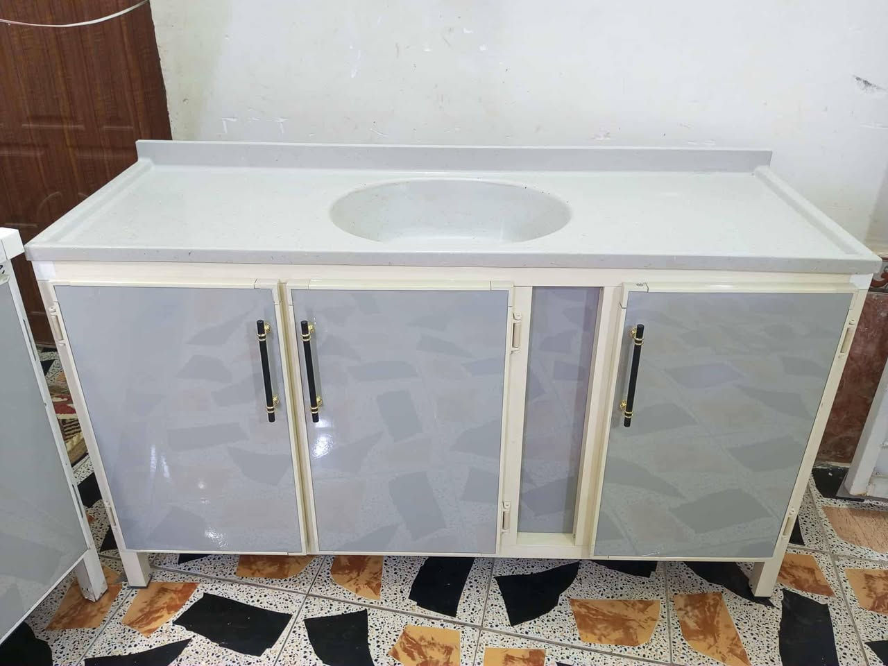 السلام عليكم متوفر كاونترات جديد ول مستخدم مكان ناصريه حي فدا شارع مدارس رقم الهاتف *********** مراوس معه فرق ب جديد يرهم
