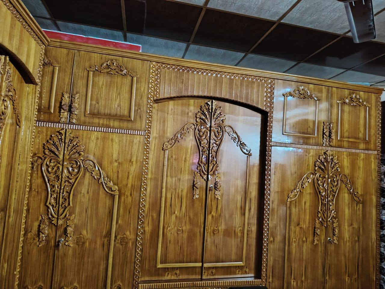 غرفه للبيع الي يحب يتوصل موجود وتساب او اتصال عل ارقم  ***********
