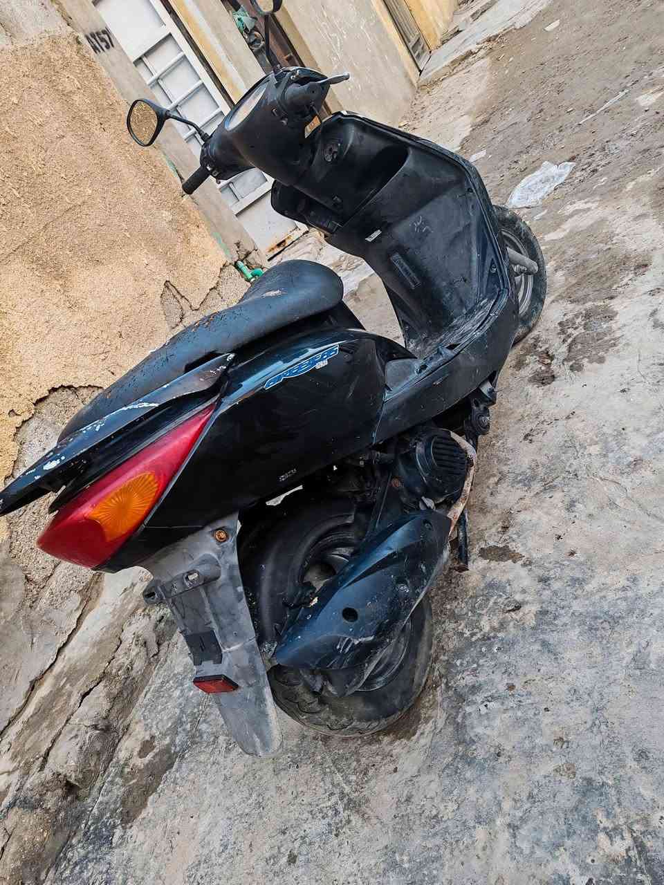 بريز   سرعه140🔥🔥 
مكفوله كفاله عامه السعر450قفل
دراجه كلش نصيفه مابيه نقص 
كلشي بيها شغال سلف هندر  
 مابيه نقص مفاتح بيه برغي 
بيه منفيس الدراجه مكاني بغداد البياع الشهداء ***********
