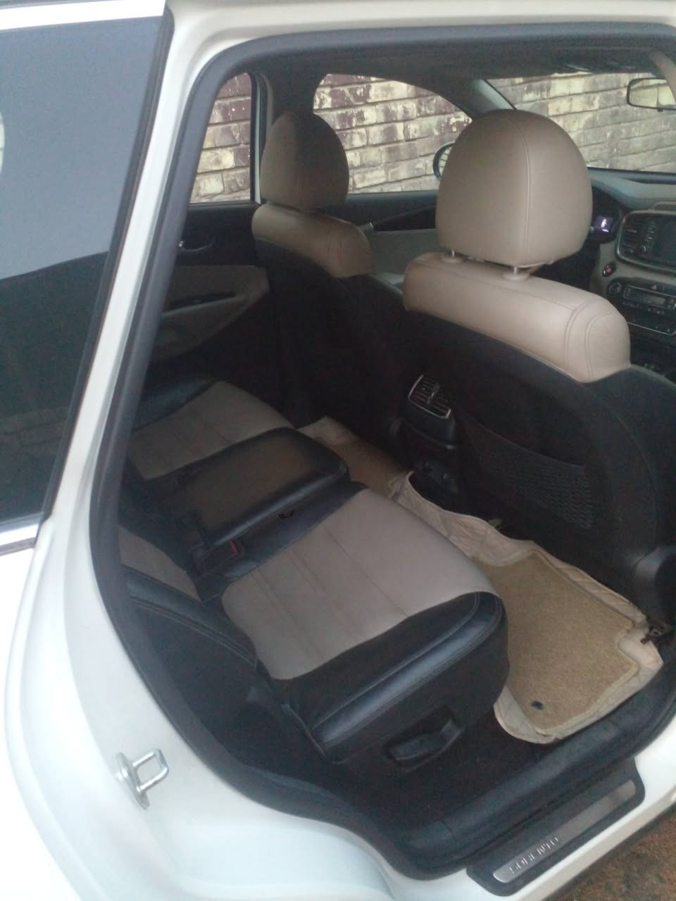 السلام عليكم عندي سورنتوو ٢٠ خليجي
٦سلندر  مكفو ول      وفوووولل 

رقم بغداد باسمي السعر ٢٦٠ 
مبايل ***********
