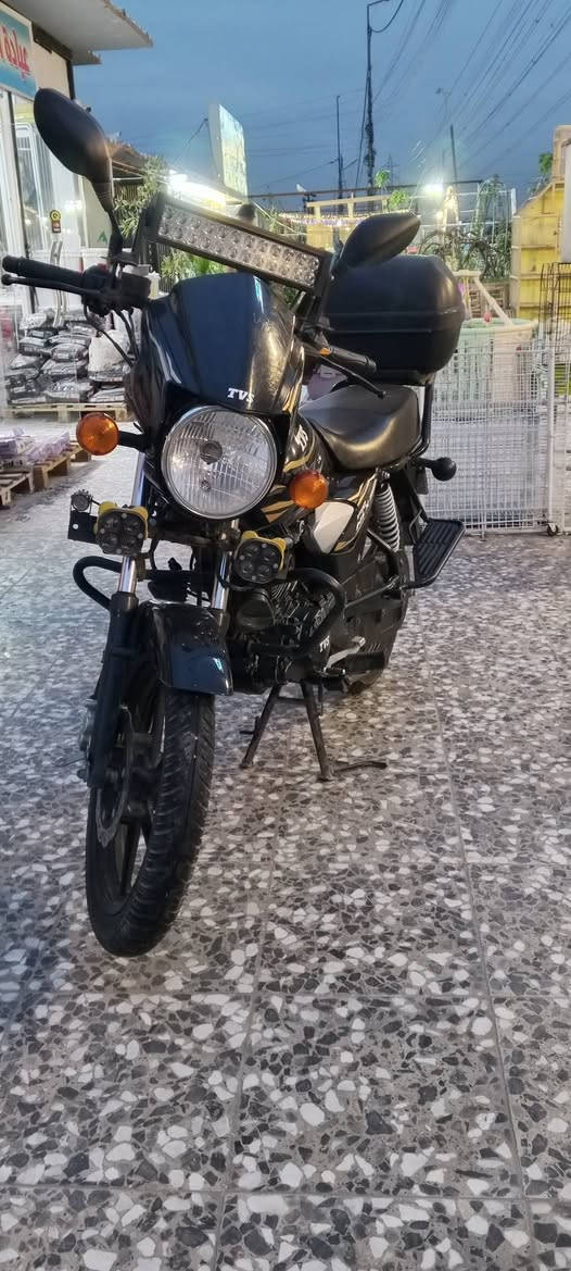 سلام عليكم
دراجة TVS موديل 2023
دراجة نضافه 100%
درنفيس ممدود عليها 
مرقمة رقم وسنوية تحويل ثاني يوم 
الدراجه ماشية 7000 يعني اخت الزيرو 
سعر 25000 مليونين وخمسمية وبيها مجال 
رقم  ***********
