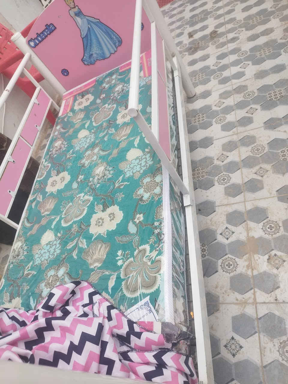 السلام عليكم.
جربايه حديد هيه وفراشها. وكاروك. وشفاط. نضيفات كلش. 
للبيع وباسعار مناسبه. 
الشراي يدخل خاص


**إذا كنت صاحب هذا الإعلان وتريد حذفه لأي سبب، رجاءا أرسل رسالة إلى الدعم الفني**