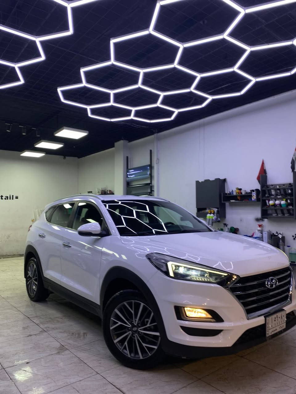 السلام عليكم
بيع مستعجل
توسان فول عدا البانوراما 
2019 
شركه الكاصد .

ساید بریك رجل 

العدة الكاملة .

خمس عدسات زنون . مع نظام إضاءة إضافية عند الاتفاف يمينا أو شمالا. 

لد نهاري.  

ثلاث أنظمة قيادة. 

تحكم استيرن . 

بصمة أبواب + بصمه تشغيل

كشنات جلد

شاشة لمس .

كروز مثبت سرعة.  

تبريد قطعتين. 

تبريد ثلاجة . 

يدات نيكل . 

حساسات وكامرة خلفية

أرضية جلد مع أرضية حوضية. 

كراسي كهرباء جلد وليس مخمل.  

نظام ترحيب.

مرايا شفط اوتو .

شحن واير ليس .

مخرج اوكس ويو اس بي وبلوتوث.  

يدات نيكل .
بسمي تحويل ثاني يوم . 

رقم  كربلاء مشروع وطني .
مكينه 2000 دوش كفاله
السياره كفاله عامه بدون صبغ بيه بارد كلش بسيط 

السعر  189

مكان السياره كربلاء 

موبايل ***********
