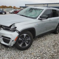 جيب كراند شيروكي 4XE 2023 وارد امريكي كلها على وضع الشركة فقط لايت مبد...