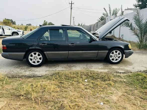 مرسيدي شبح ١٩٩٢ محدث ١٩٩٤
محرك ونجي ٢٤٠٠ مكفول واقتصادي

كير  جديد 

تبريد شغال

تدفئة 

غرفه نظيفه 

السيارة ما شاء الله عليها من الصرفيات فقط دهن وبنزين 

السيارة باسمي 

التواصل ع الرقم ***********
