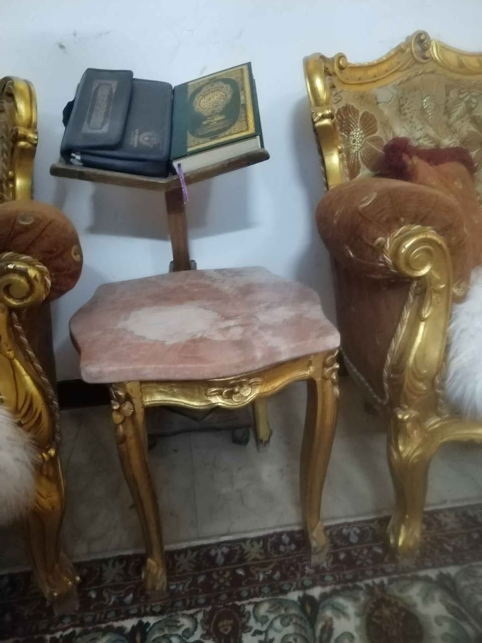 تخم قنفات دمياطي مستعمل قنفتين كبار ٣ مقاعد مع ٤ كراسي وميز مرمر و٣ طبلات هم مرمر وبي بعض العيوب مثل الخشب بي خدوش وبي كسرين موجودات بالصور بس كاسفنج مبي شي سعره ٧٠٠ الف وبي مجال بغداد, العراق


**إذا كنت صاحب هذا الإعلان وتريد حذفه لأي سبب، رجاءا أرسل رسالة إلى الدعم الفني**