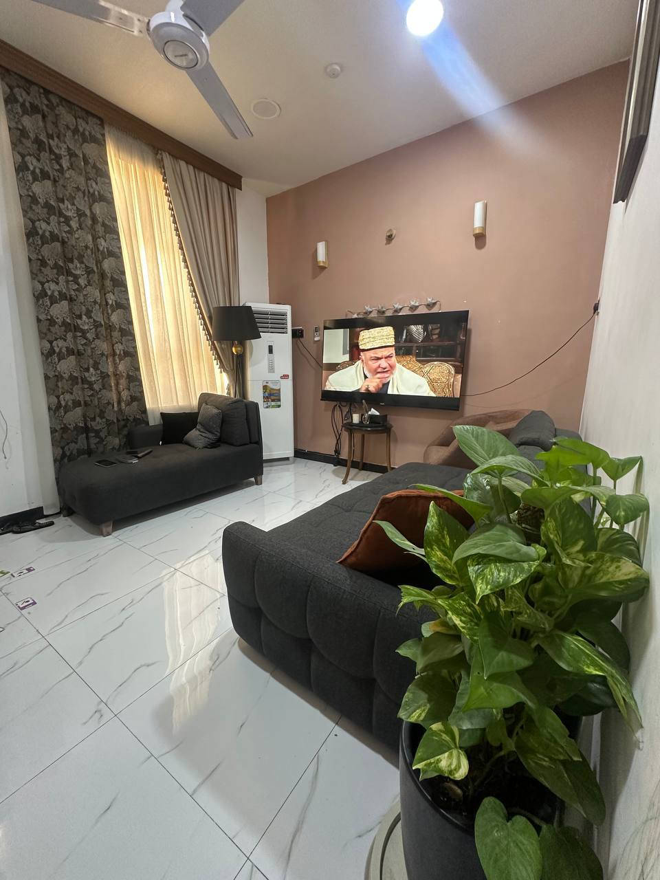 🏦دارللبيـــــــــع   حي #الـمـحاربين  
قرب جامع المحاربين 💯  موقع ممتاز
درج خارجي سنة البناء 2018 
___________
المساحــــــة // 104  متر    
الواجهة/8 متر 

طابو ملك  صـرف 
___________________
 #الطابــــــــــــــق #الأرضـــــــــــــي
2  غرفـ نوم وهول صحـــــــــــيات ومطبخ

#الطابق_الثـاني
 2 غرف نوم  وهول وصحيات ومطبخ 
__________________
الـسـعر خـاص 

___________________💲

#مكتـــــــــب   🏛️الــقنـد لـلـعقـار 🏛️

#الكائــــــــــن

 🌳  شارع_الكرامة المشجر🌳 _مجاور مجمع السرور 

       *********** 

*********** 
_____________________________________________
