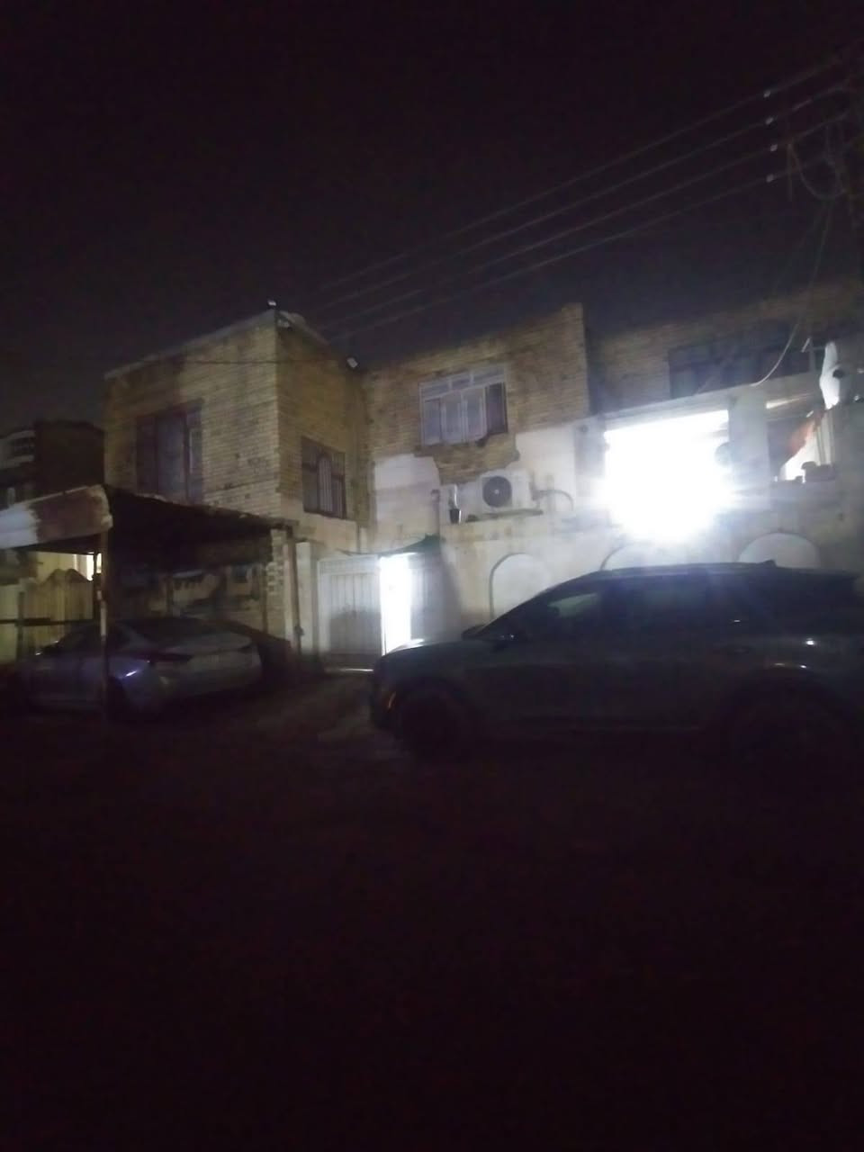 دار ٣٠٠م طابقين بناء عكاده نضيف في امغربه قرب السوق موقع راقي بضهر شارع السوك
للاستفسار من صاحب الدار 
0770 560 4042
