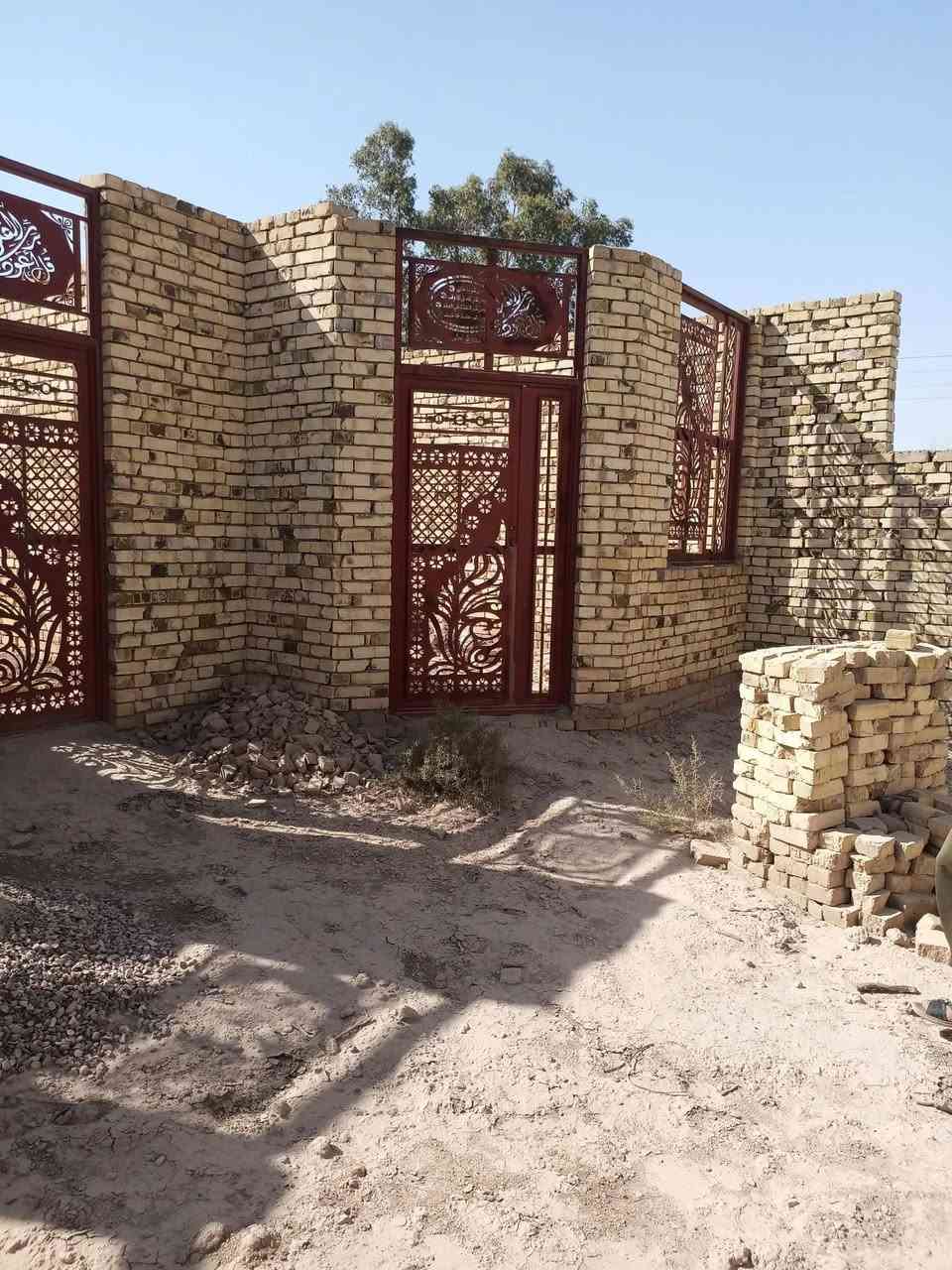 السلام عليكم هيكل زراعي مامسكوف للبيع مساحه 220على طريق ابو الماش حي الحسين
السعر 35وبي مجال 
***********
