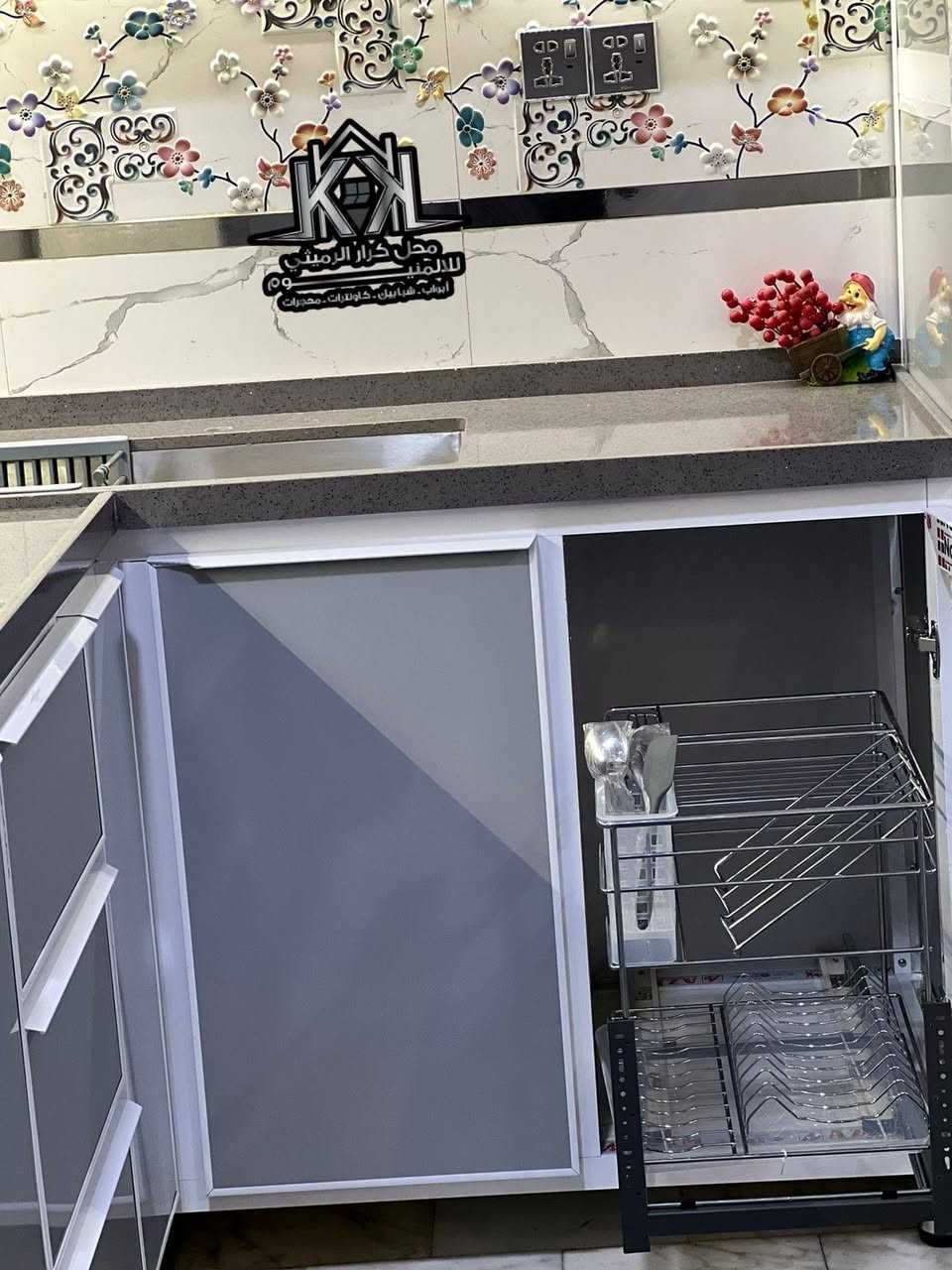 🔥 إعلان مميز من محل كرار الرميثي للألمنيوم 🔥
كاونتر ألمنيوم تركي المنشأ بأعلى درجات الجودة والإتقان ✨
🔹 اللون: رصاصي عصري أنيق يناسب جميع الديكورات
🔹 يدة مخفية بتصميم حديث وانسيابي
🔹 البوري محشّي بخشب لصلابة ومتانة أعلى
🔹 نرمايد هايدروليك داخلية مقاومة للصدأ لضمان عمر أطول
🔹 سلات هايدروليك هدية 🎁
🔹 حشوة قاطع للأرضية والرف يتحمل أوزان عالية ومضاد للبكتيريا
🔹 الطلاكة خارج كابون فاخر ومن الداخل مغلفة ببليت لزيادة التحمل
🔹 سطح كوارتز حجر طبيعي فخم ومتين
🔹 خزانة مخصصة لتخزين الأجهزة الكهربائية والمواد الغذائية
🔹 إنارة مخفية تضيف لمسة فخامة وجمالية راقية
📍 الجودة عنواننا… والضمان ثقتنا
محل كرار الرميثي للألمنيوم – لأن بيتك يستحق الأفضل 👌
للاستفسار والحجز راسلنا على الخاص  🤍
او زيارة موقعنا الرميثة حي الشهداء قرب مستوصف الزهراء مقابل مطعم لاريف
***********
***********
