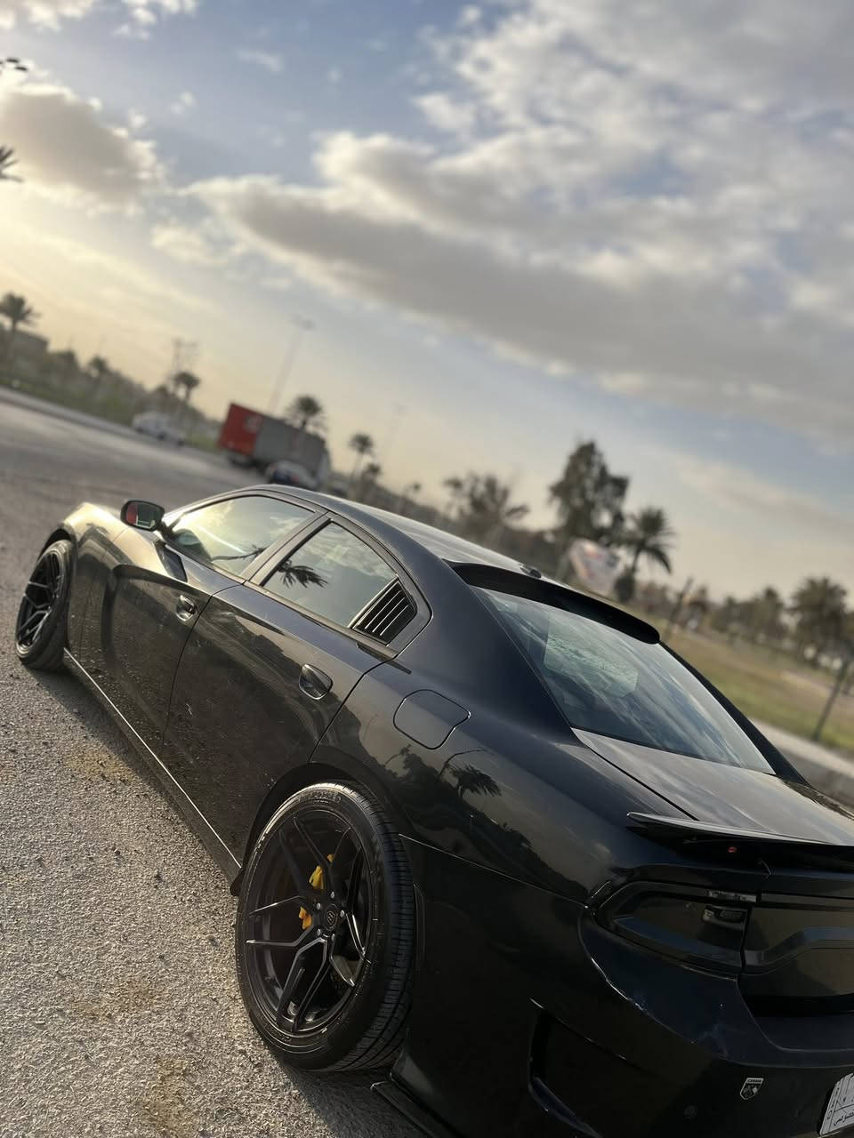 السلام عليكم جارجر كندي موديل  sxt15 رقم بغداد هزة جديدة.
مواصفات شاشة جبيرة شفتات حساسات خلفية كشن كهرباء وياله روهان اصلي دعاميات srt اصليه
سبايدرات شفتات ستيرن بنيد 3 فتحت اسود طافي اصلي محرك 3600 ماشية 110 حقيقي سيارة كاملة ما نقصه شيء مبدل فقط بنيد بدون دواخل بدون قطرة صبغ 
تو ويل السيارة السعر166 بيه مجال مكاني بغداد ***********
