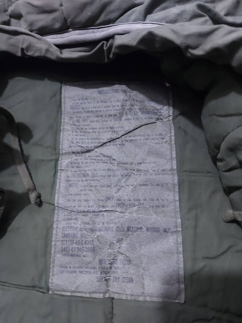 السلام عليكم
Sleeping bag 
حقيبة نوم او كيس نوم عسكري امريكي الطول ٢ متر من الداخل حراري ومن الخارج مطري يتحمل درجة حرارة  -10 يحوي سحاب مدمج للفتح من الداخل والخارج ويستطيع تحمل شخص طوله ١٩٠ سنتم ووزن ١٣٠ كيلو 
السعر المطلوب ٥٠ الف دينار 
المهتم يراسلني خاص


**إذا كنت صاحب هذا الإعلان وتريد حذفه لأي سبب، رجاءا أرسل رسالة إلى الدعم الفني**