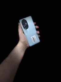 هونر 200 برو  الشاشة: 6.78 بوصة، AMOLED، دقة 1224x2700 بكسل، تدعم تقني...