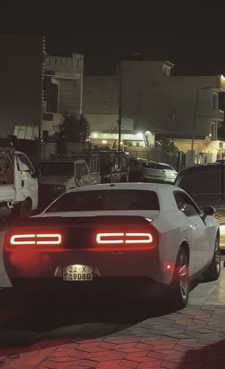 سلام عليكم شباب جالنجر 2023 SXT وارد  حادثها صفحة السايق بس جاملغات امامي وخلفي وبدون ايرباك بس صابغيها صفحة ؏َــلمود اللون الصورة مالحادث بالمنشور ماشية 55 الف مايل مشي مالامريكا بالعراق مشت شي بسيط السيارة نظيفة حيل حدادية امامي خلفي جديد كير مكينة مكفولات ممفتوح ولا برغي السيارة حلوة مرتبة احلى من الصور السعر 188 وبيها مجال بسيط للاستفسار ***********
