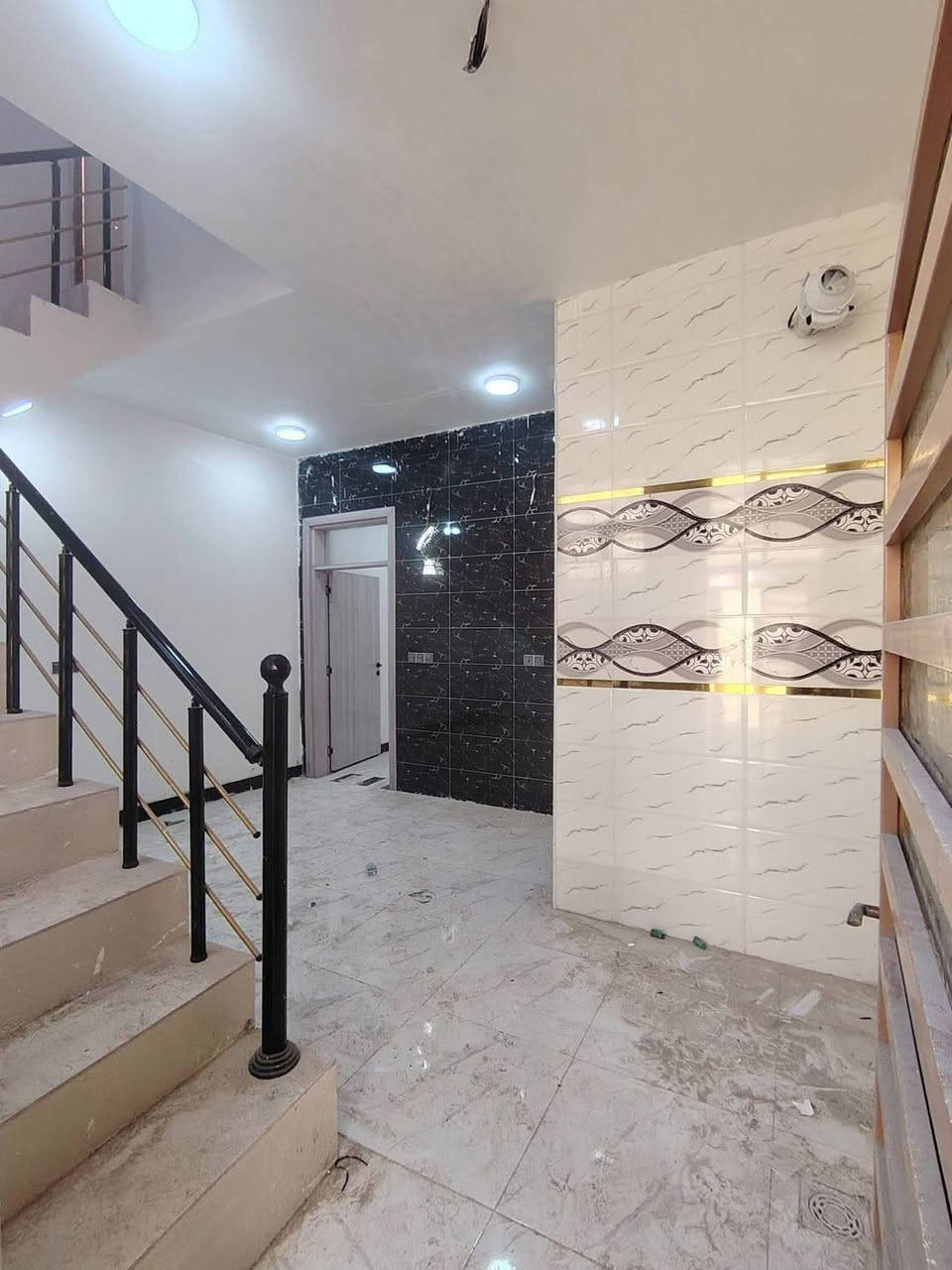 دار لرهن ،، مقابل ملحق قرية الغديربمساحه 60 متر سعرهد الرهن 8مليون فقط

✅ #طابو_زراعي_سند_25_ 

مواصفات البناء:

غرفة نوم وصاله ومطبخ صحيات 

بناء مرتب (أساس + سقف كونكريت + طابوك)

أرضية بورسلين أبو الـ 60

الخدمات

ماء كهرباء مدارس سوق تبليط مولد

للاستفسار والاتصال:

*********** النجف, العراق
