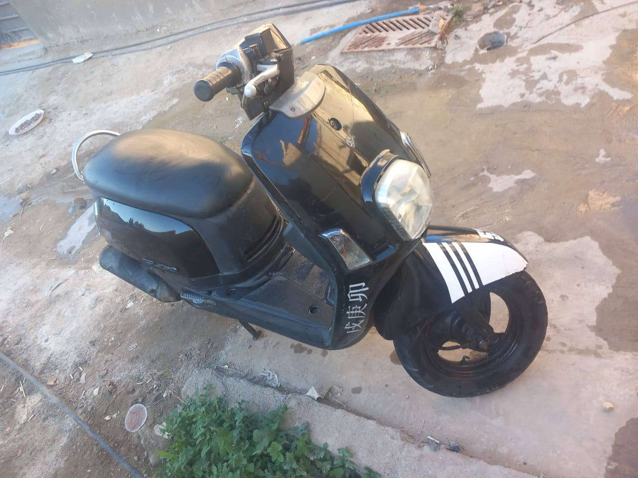 سلام عليكم دراجه بوليسي مكينه مزوده بوشه ٥٥ شلعته تخبل نضيفه السعر ٦٠٠ وبيه مجال مكان ناصريه مركز ***********
