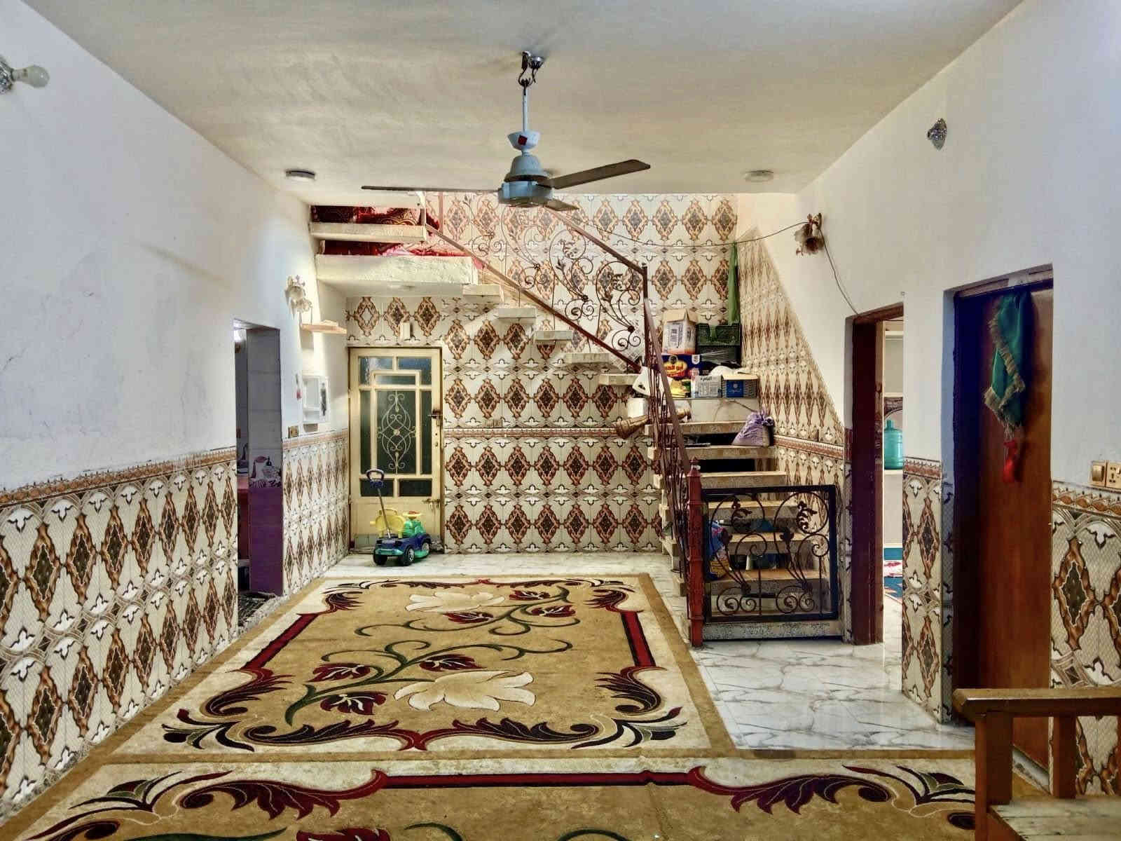 السلام عليكم
  دار للبيع
طابو زراعي سند 25 
العنوان / /بابل المدحتيه
شارع المعاره قرب سيد جواد العناوي
شارع سيد سهيل 
المساحة//650
خدمات كامله من ماء وكهرباء
السعر/130وبي مجال
تفاصيل البيت طابق واحد 
استقبال 
صاله 
محل 
غرف عدد(3)
مطبخ حار وبارد
منور خلفي وجانبي
مجمع صحيات داخليه وخارجيه
طارمه و حديقه 
السطح كامل اشتايكر 
للاستفسار
***********
