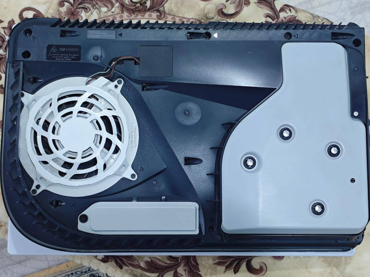 بلاي ستيشن 5 فات اوربي وياه يدتين وخمس العاب ما مفتوح ولا مصلح رقم الهاتف *********** بي واساب
