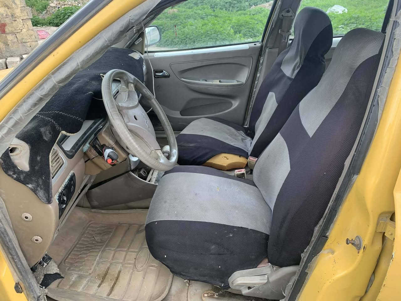 سلام عليكم شيري كوين اللبيع 2010مكينه وكير كورله رقم بغداد الشرعي بل موصل جانب الايمن رقم صاحب السيارة *********** السعر 20 وبيها مجال
