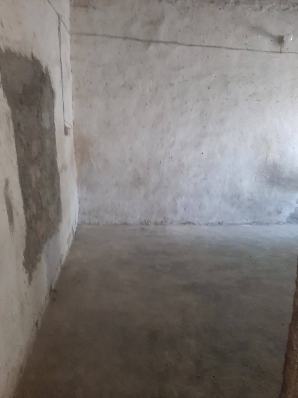 سلام عليكم بيت تجاوز 100 متر مربع السعر 6 وبي مجال. مكان جكوك الدبخاين. رقم الهاتف ***********
