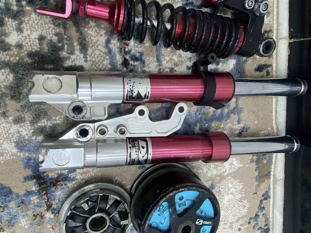 صدر dy كرزي 🍒
دبل خلفي دبل بطل Dps كرزي 🍒 
كلجات رياضي دوشي مطابق خلفي وامامي اصلي مو تجاري غراض الاصليات ومايعرف بيهن لا يراسل ولا يعلق سعر ع خاص راسني ودلل مكاني بغداد ***********
